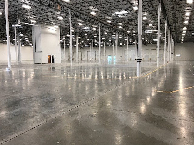 More Photos Of 2777 W Danieldale Rd, Dallas Unknown For Lease