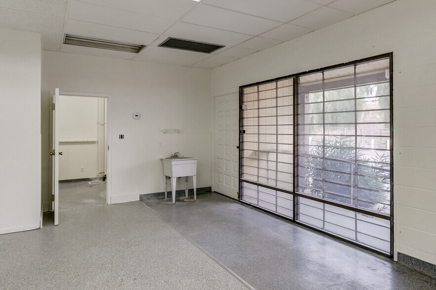 More Photos Of 817 W Colton Ave, Redlands Storefront For Lease