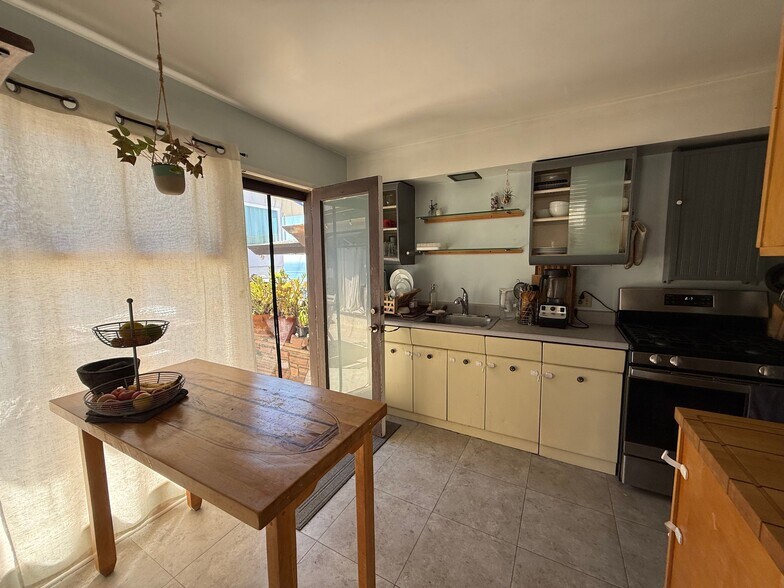 More Photos Of 4927-29 Ocean Blvd, San Diego Multifamily For Sale