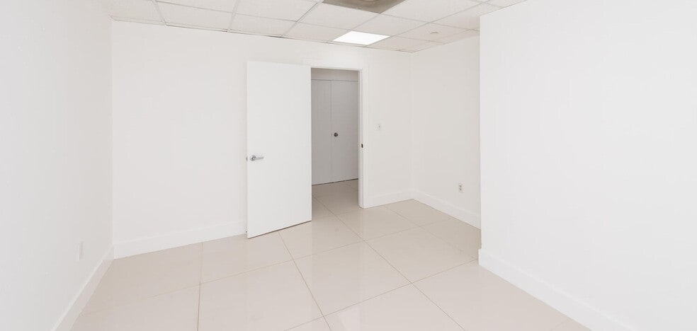 More Photos Of 2645 SW 37th Ave, Miami Medical For Lease
