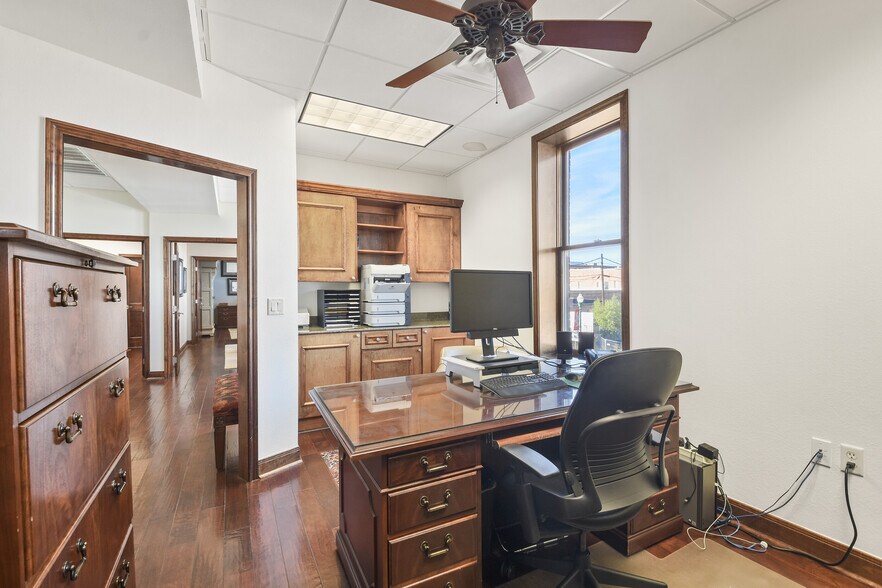 More Photos Of 101 Simonton St, Conroe Loft Creative Space For Lease