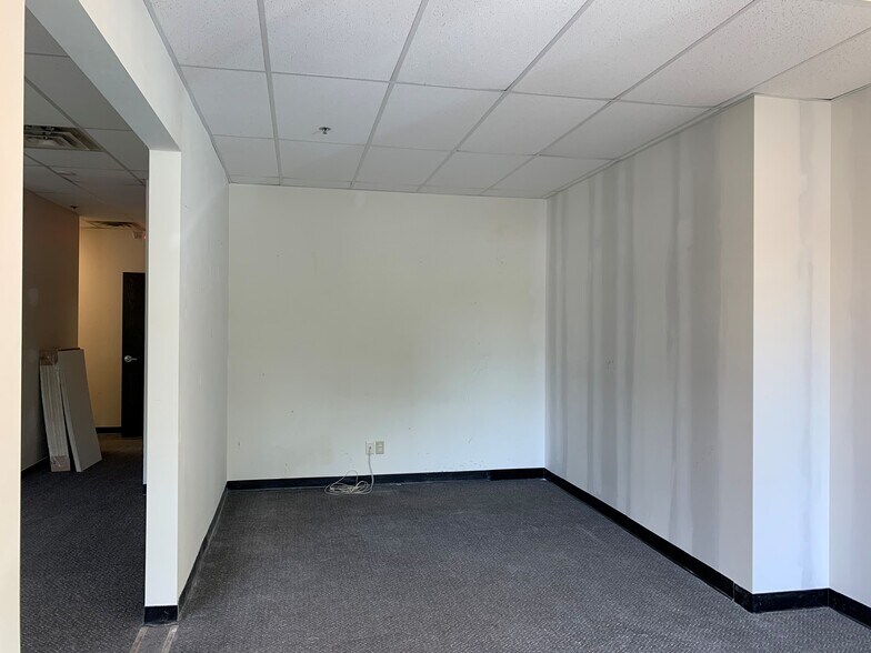 More Photos Of 6312 Minnetonka Blvd, Saint Louis Park Unknown For Lease