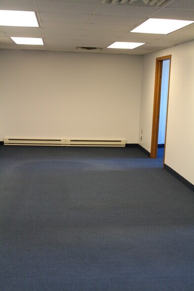 More Photos Of 1711 E 13th St, Hibbing Flex For Lease