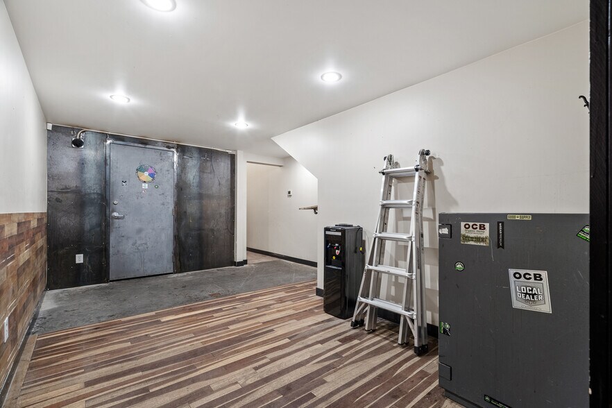 More Photos Of 6601 43 St, Lloydminster Storefront Retail Office For Sale