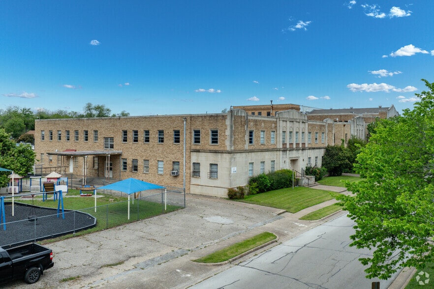 Primary Photo Of 1519 Circle Park Blvd, Fort Worth Religious Facility For Sale