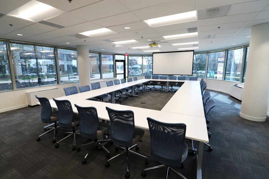More Photos Of 6411 Ivy Ln, Greenbelt Office For Lease