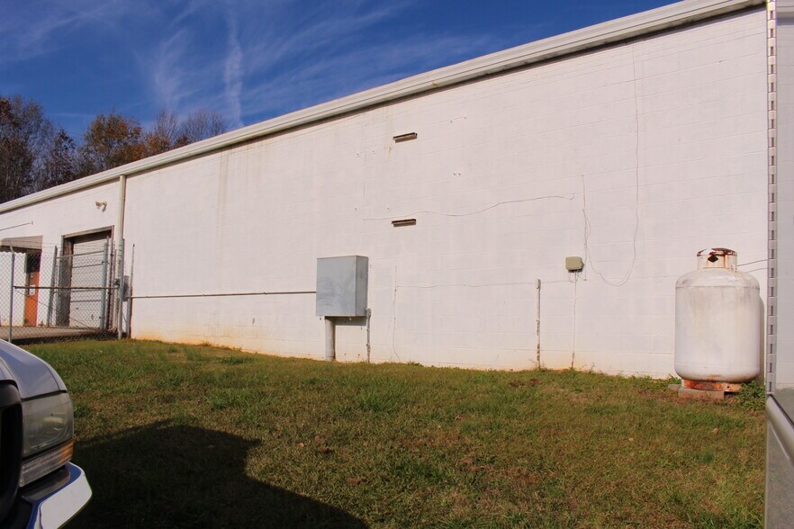 More Photos Of 994 Rhyne Rd, Clover Light Manufacturing For Sale