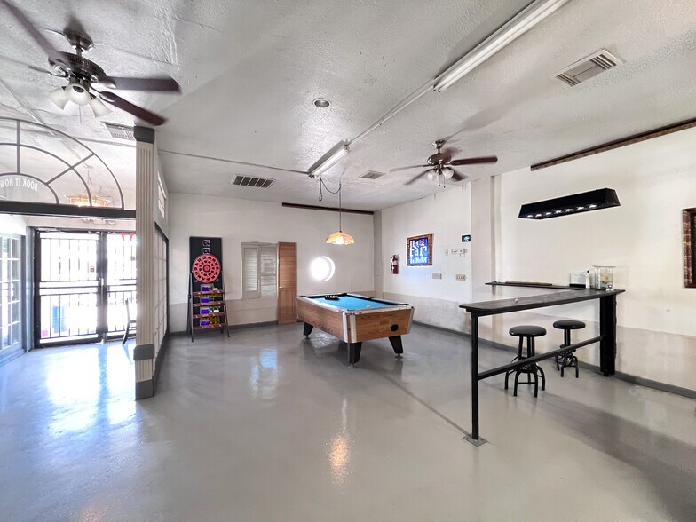 More Photos Of 7000 Jensen Dr, Houston Freestanding For Sale