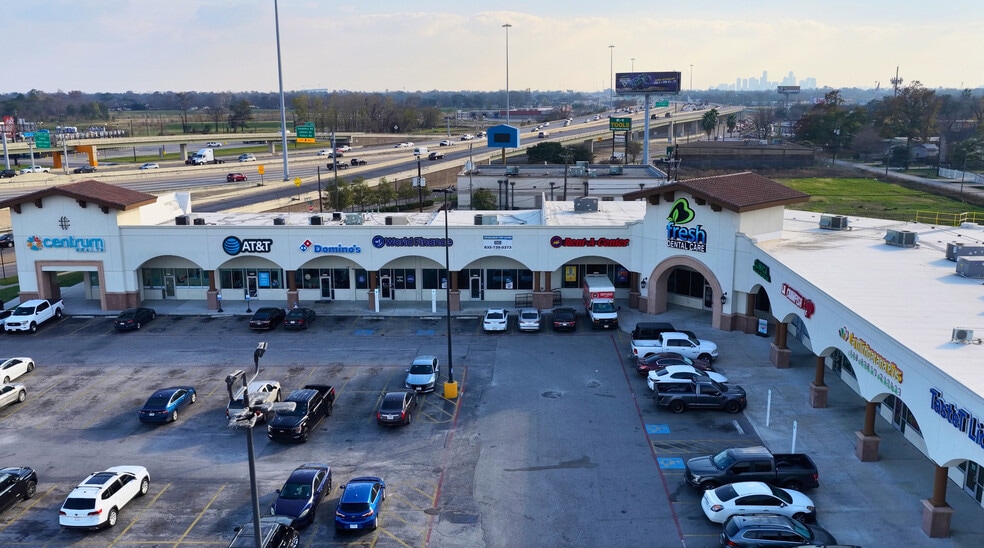 More Photos Of 10659-10771 N US 59 Hwy, Houston Unknown For Lease
