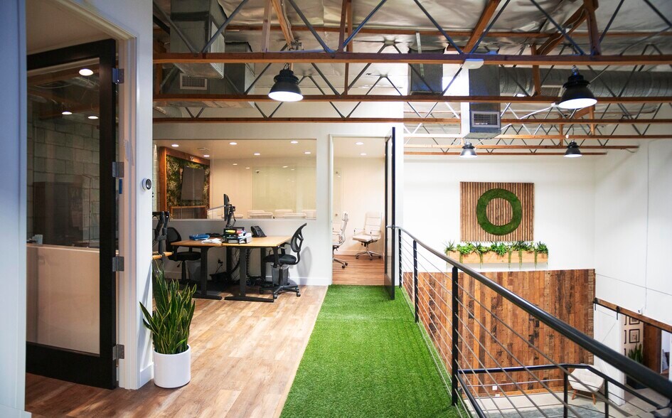 More Photos Of 8950-8956 Ellis Ave, Los Angeles Showroom For Lease