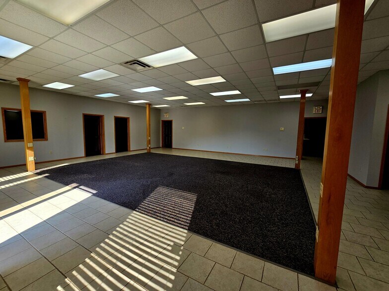 More Photos Of 330 S Mill St, Pryor Office For Sale