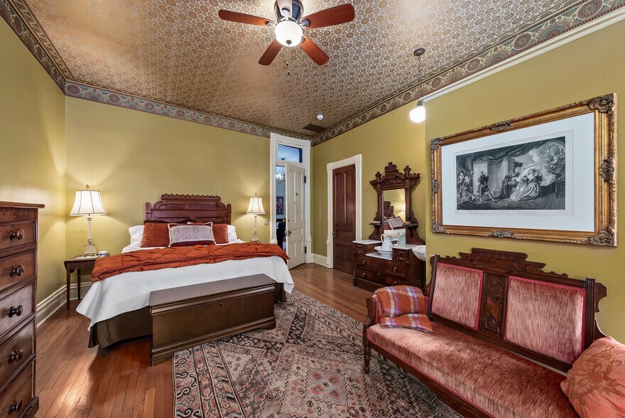 More Photos Of 809 Hall St, Saint Joseph Hospitality For Sale