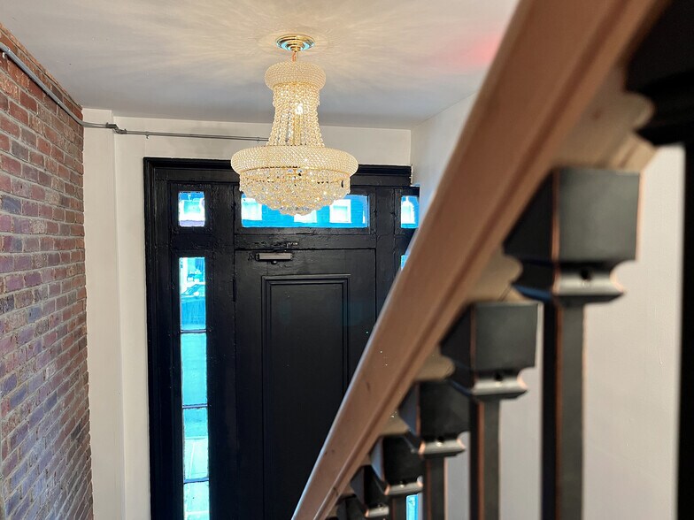 More Photos Of 208 Warren St, Hudson Apartments For Sale