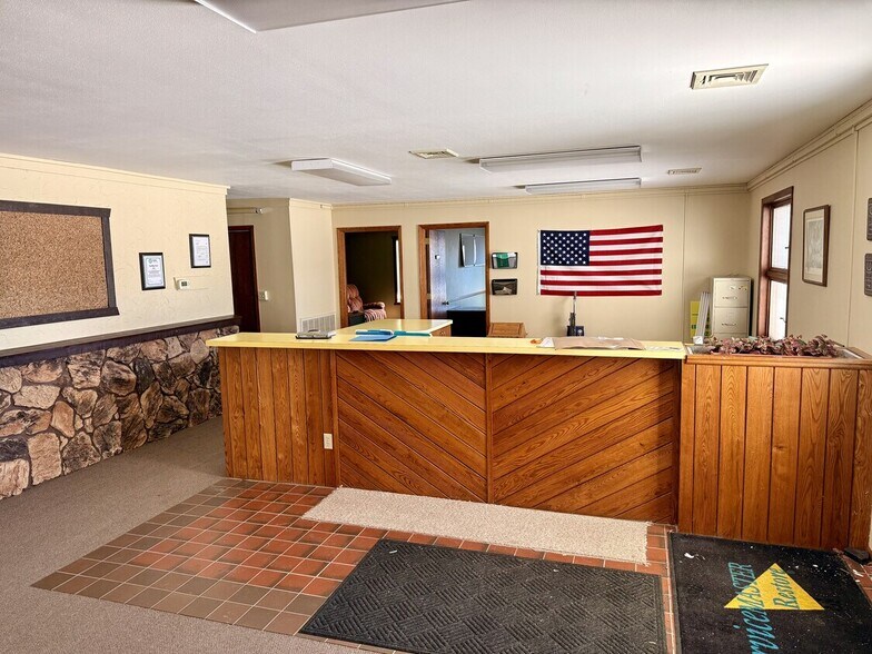 More Photos Of 5696 Highway 8, Rhinelander Flex For Sale