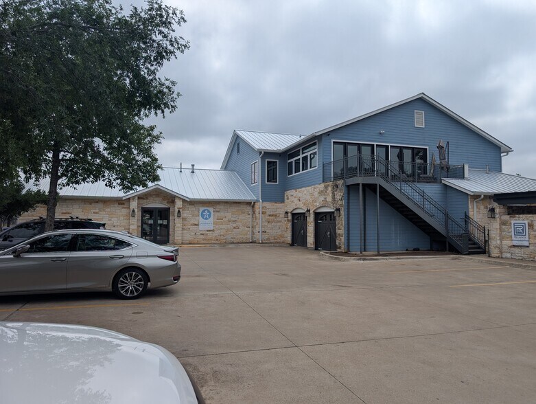 More Photos Of 12 Chisholm Trl, Round Rock Freestanding For Lease