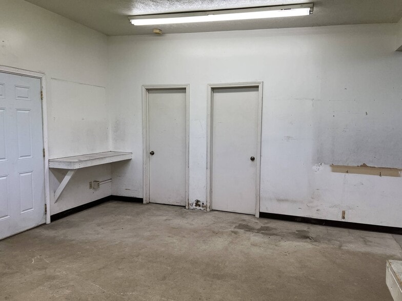 More Photos Of 603-615 E Jefferson St, Plymouth Office For Sale