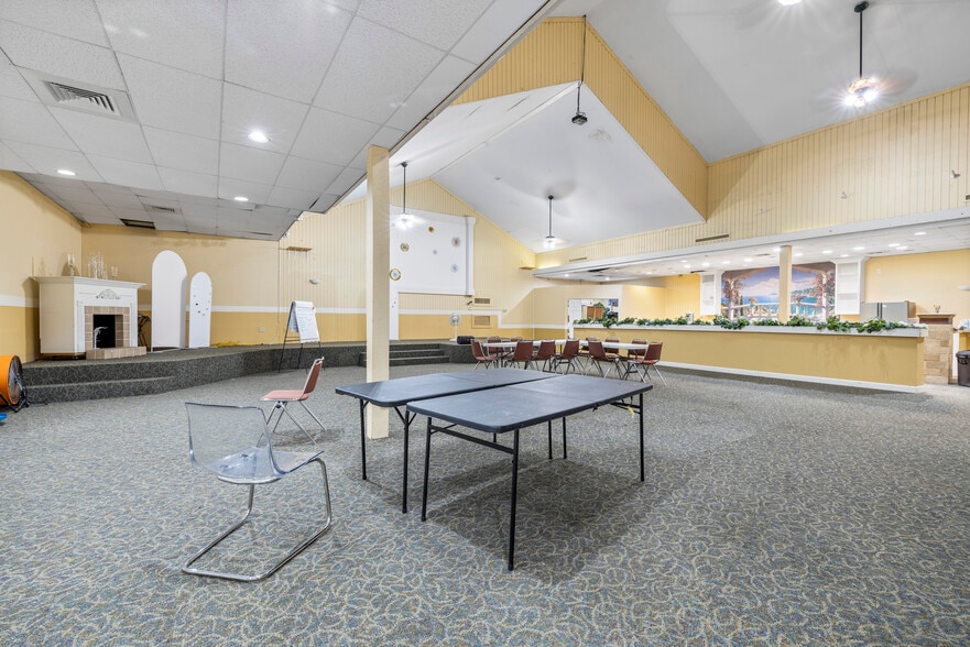 More Photos Of 10511 Main St, Thonotosassa Religious Facility For Sale