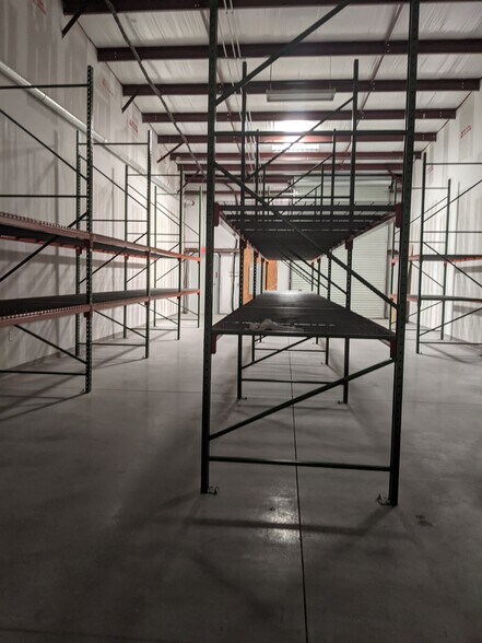 More Photos Of 2204 Justin Trl, Alpharetta Light Distribution For Lease