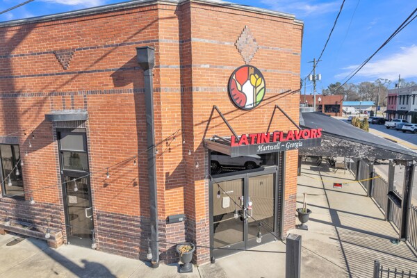 More Photos Of 33 S Carolina St, Hartwell Restaurant For Sale