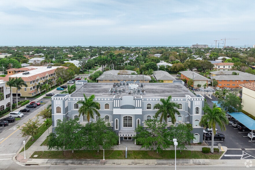 More Photos Of 625 Tamiami Trl N, Naples Medical For Lease