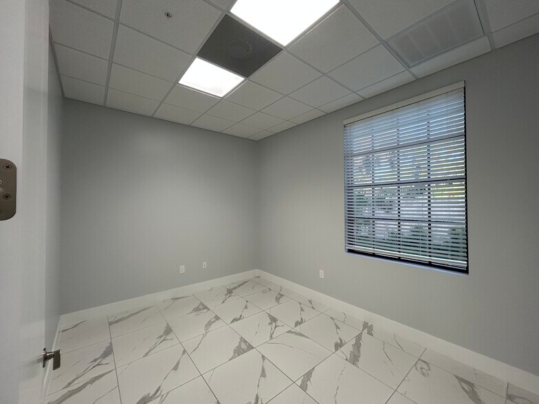 More Photos Of 22904 Lyden Dr, Estero Medical For Lease
