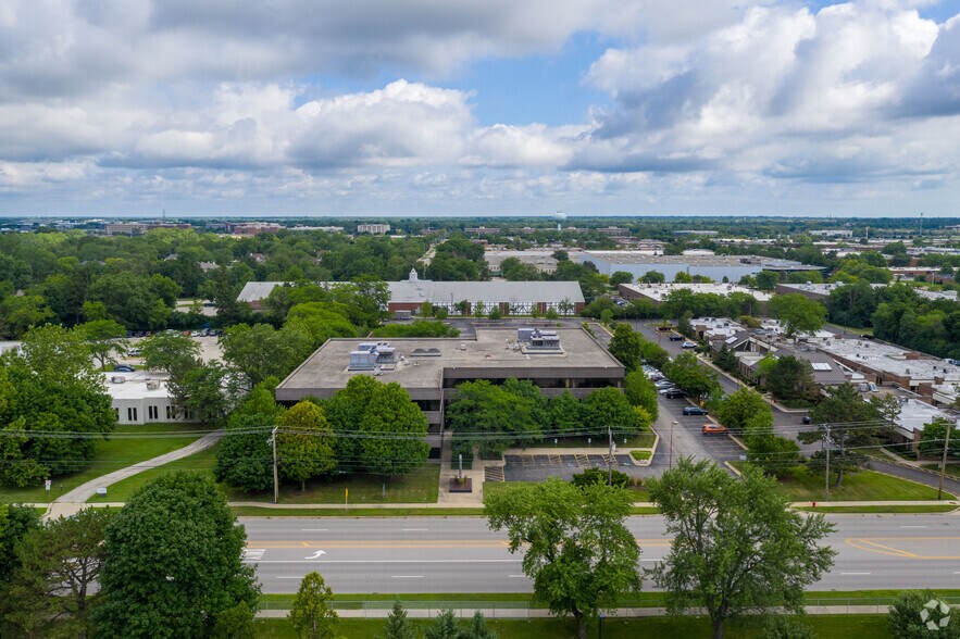 More Photos Of 3400 Dundee Rd, Northbrook Office For Lease