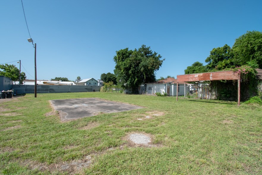 More Photos Of 620 S Staples St, Corpus Christi Auto Dealership For Sale