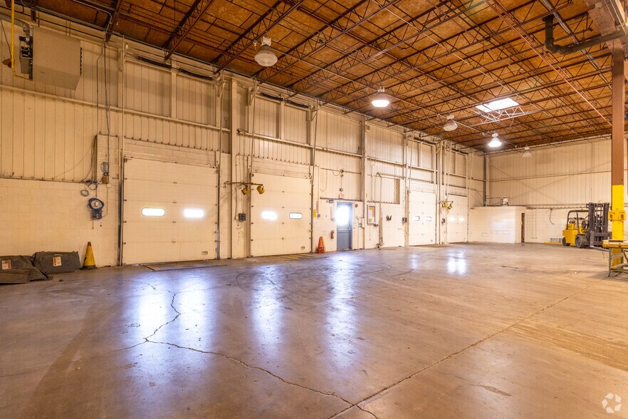 More Photos Of 200 E Avenue G, Rochelle Manufacturing For Sale
