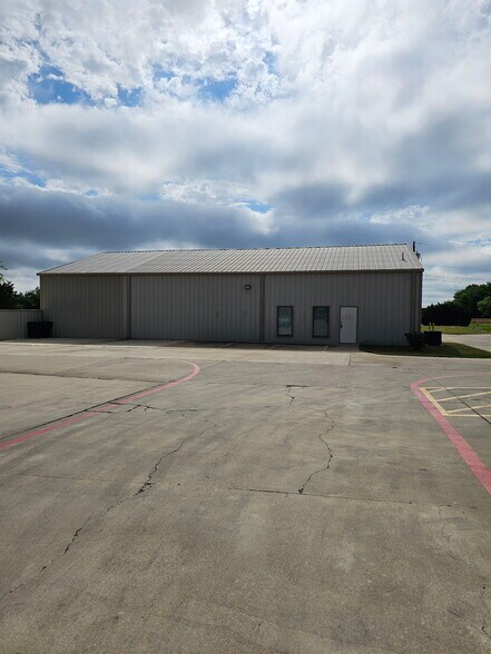 More Photos Of 1503 W Stan Schlueter Loop, Killeen Industrial For Lease