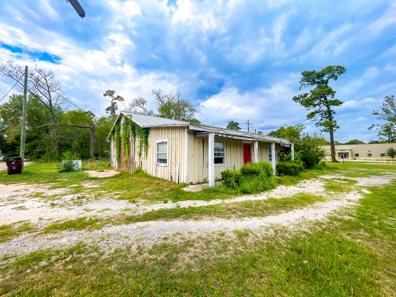 Primary Photo Of 2305 N Main St, Vidor Flex For Sale