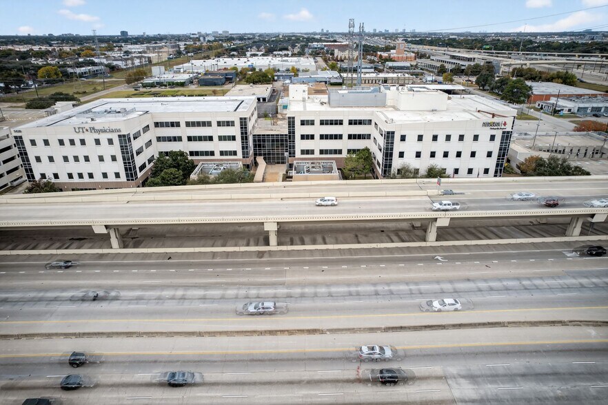 More Photos Of 5420 West Loop S, Bellaire Medical For Lease