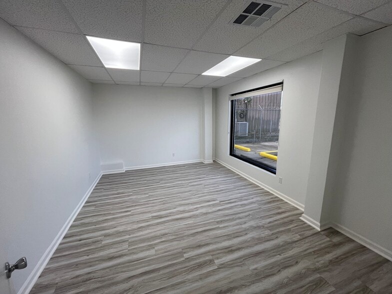 More Photos Of 333 River Rd, Jefferson Warehouse For Sale