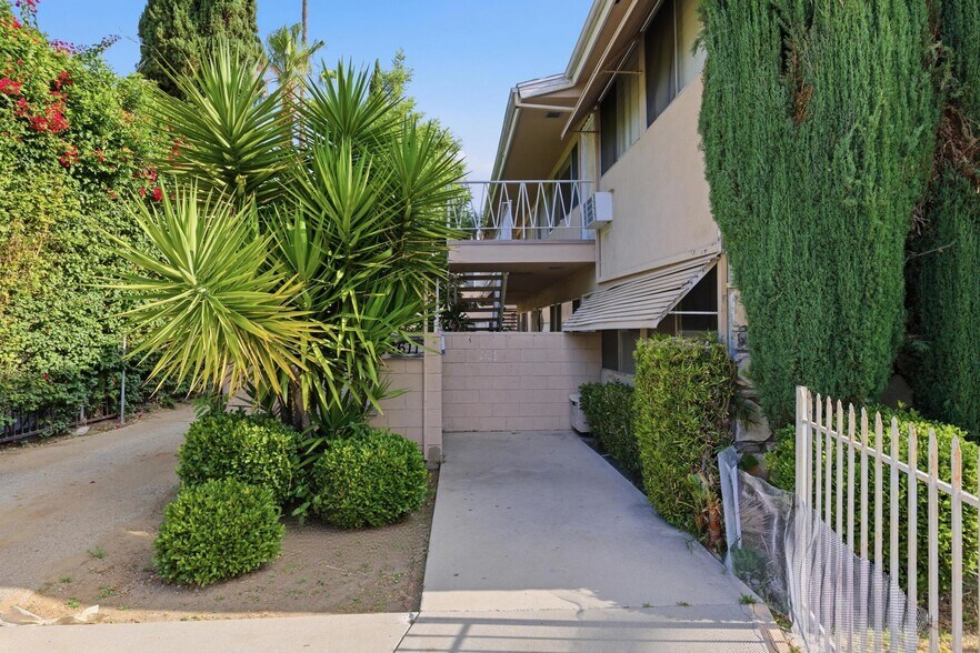 More Photos Of 18611 Clark St, Tarzana Apartments For Sale
