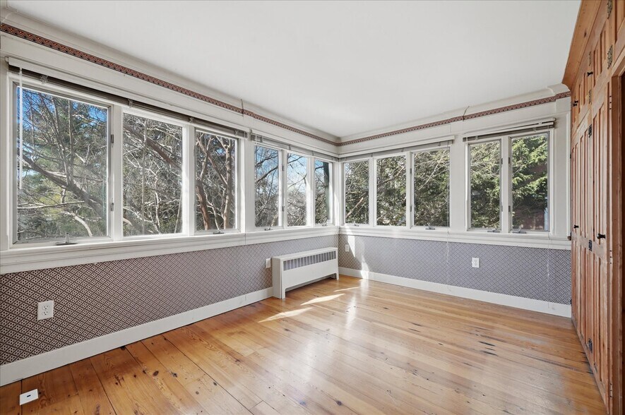 More Photos Of 217 W Boscawen St, Winchester Restaurant For Sale