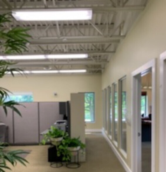 More Photos Of 9 Veronica Ave, Somerset Distribution For Lease