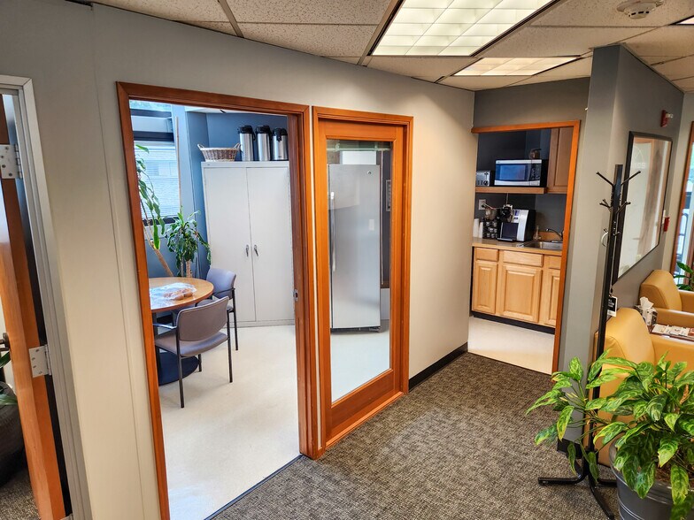 More Photos Of 13975 Interurban Ave S, Tukwila Office For Lease