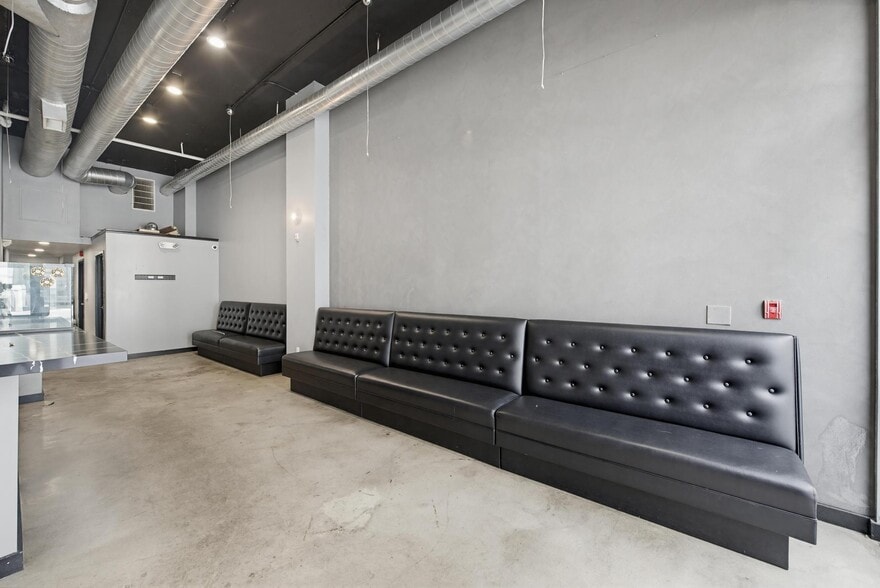 More Photos Of 212 W 5th St, Los Angeles Restaurant For Lease