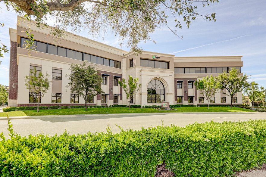 More Photos Of 11117 River Run Blvd, Bakersfield Office For Lease