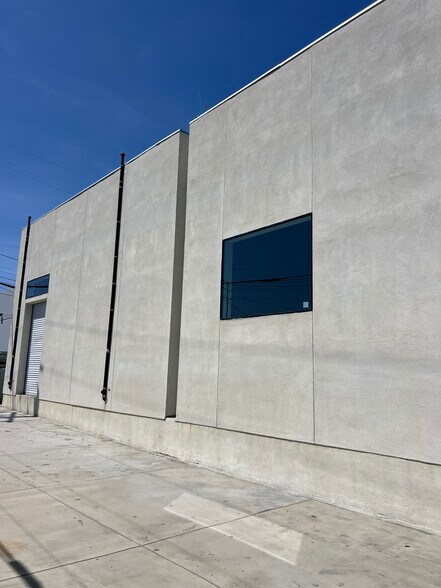 More Photos Of 1321 Cota Ave, Long Beach Manufacturing For Lease