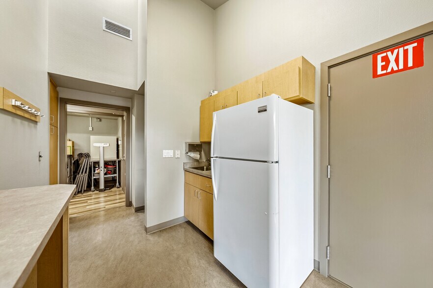 More Photos Of 537 Murphy Rd, Medford Medical For Lease