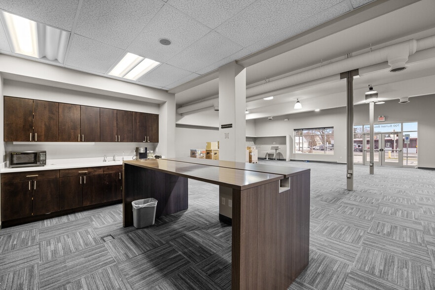 More Photos Of 115 1/2 W Wyoming St, Kalispell Showroom For Lease