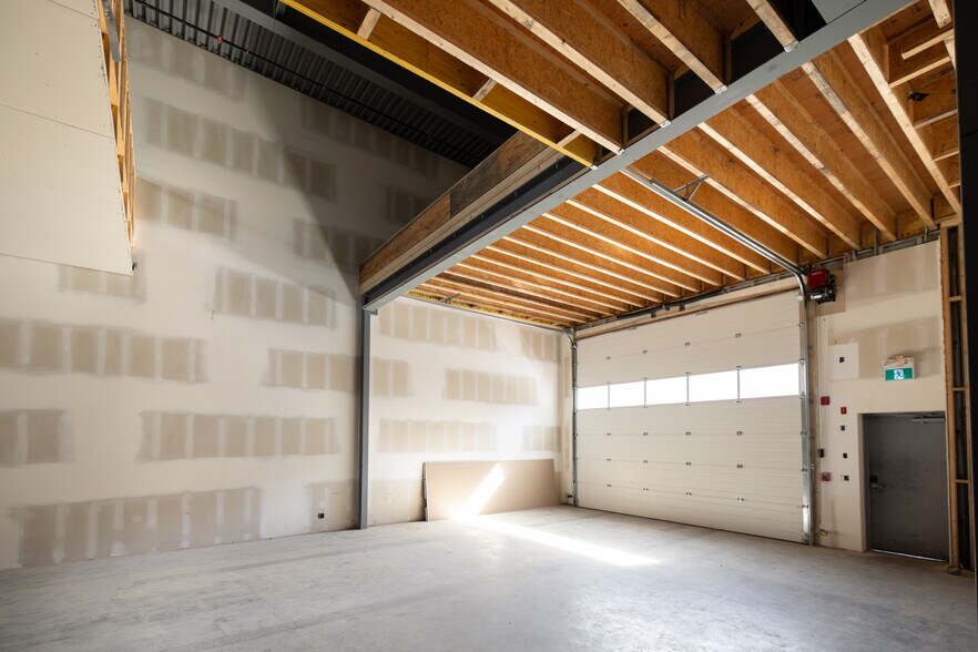 More Photos Of 3101 45 Av, Vernon Warehouse For Sale