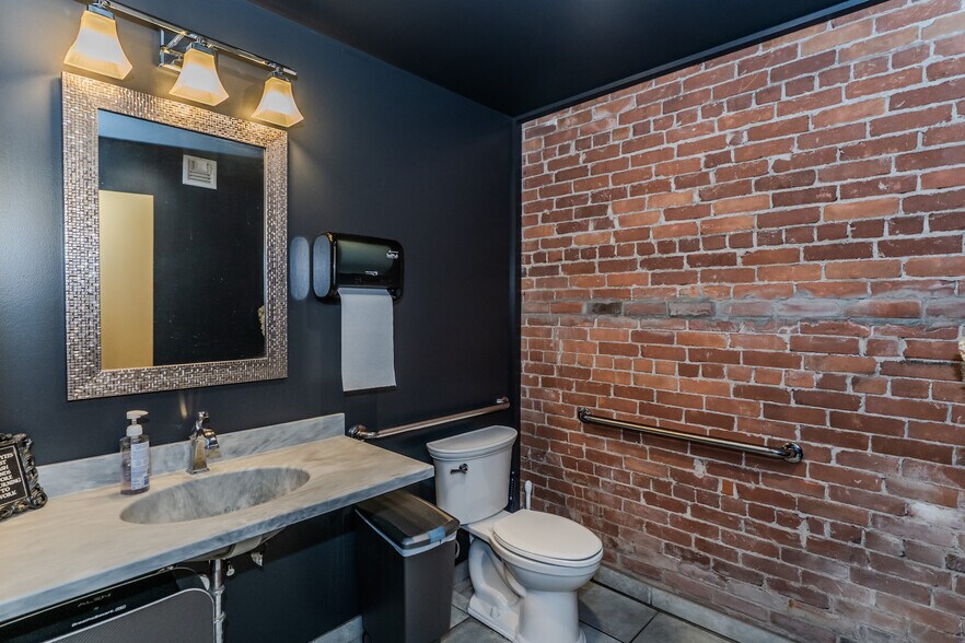 More Photos Of 46-54 Union St, Easthampton Storefront Retail Residential For Lease