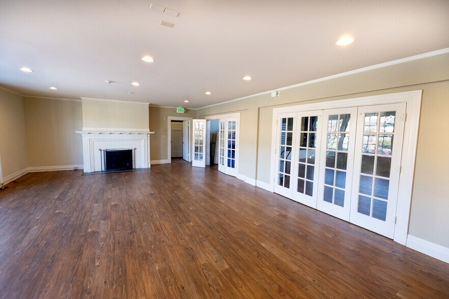 More Photos Of 7220 Woodlawn Ave, Seattle Freestanding For Sale