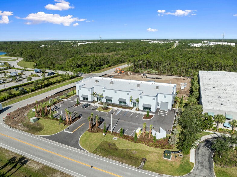 More Photos Of 14701 Walgreens Dr, Jupiter Warehouse For Lease