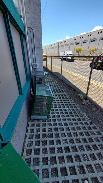 More Photos Of 2290 Alahao Pl, Honolulu Warehouse For Lease