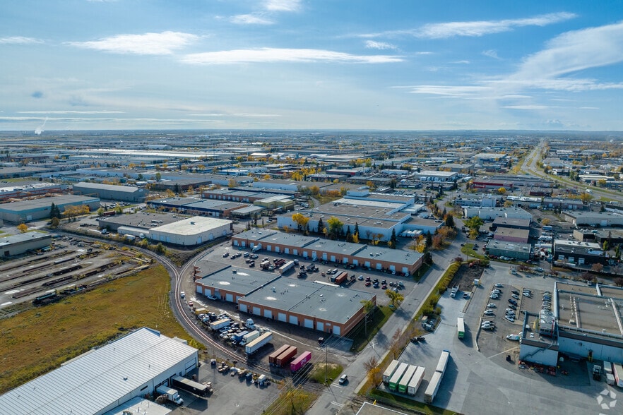 More Photos Of 3716 56th Ave SE, Calgary Warehouse For Lease