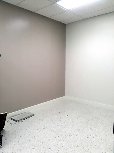 More Photos Of 801-825 N Ed Carey Dr, Harlingen Storefront Retail Office For Lease
