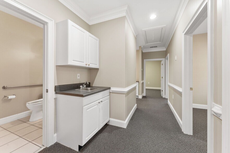 More Photos Of 2440 Sandy Plains Rd, Marietta Office For Lease