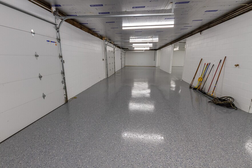 More Photos Of 925 Virginia St, Shelbyville Warehouse For Lease